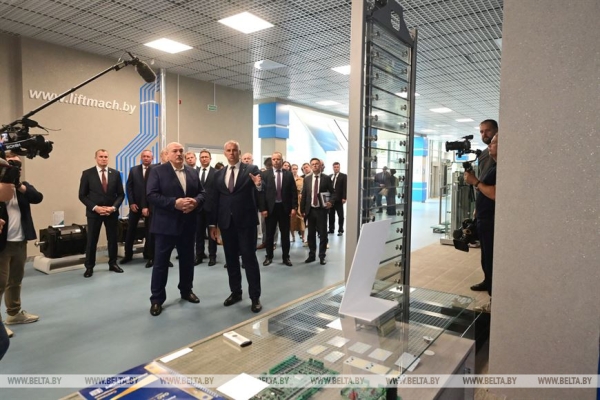 Лукашенко на "Могилевлифтмаше" призвал использовать нынешнее окно возможностей