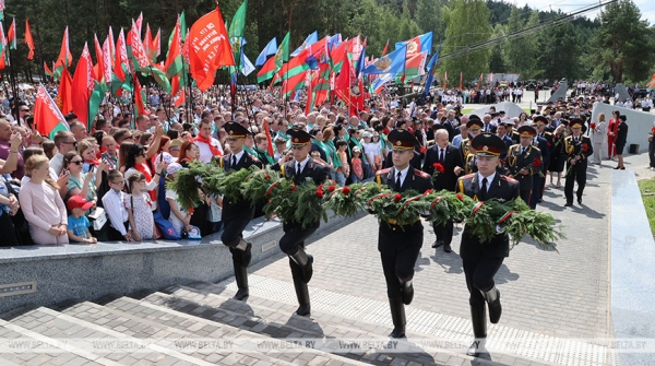 "Высота Владимирова - наша нравственная высота". Сергеенко на открытии мемориала в Могилевском районе