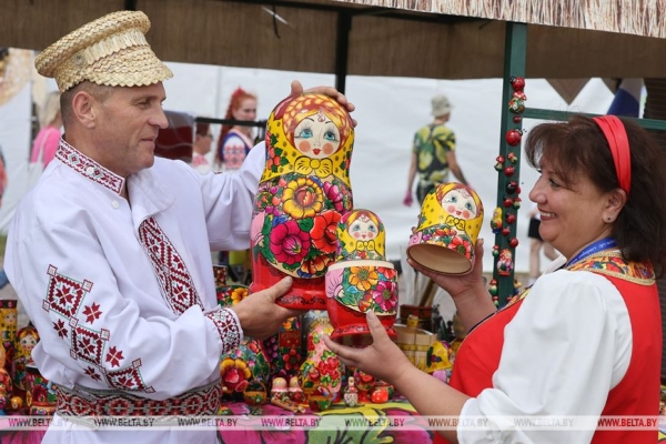 ФОТОРЕПОРТАЖ: Праздник "Купалье" ("Александрия собирает друзей") прошел в Шкловском районе ФОТОРЕПОРТАЖ: Праздник "Купалье" ("Александрия собирает друзей") прошел в Шкловском районе