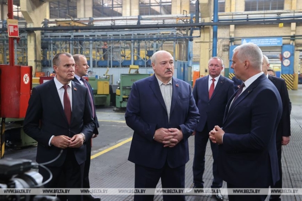 Лукашенко на "Могилевлифтмаше" призвал использовать нынешнее окно возможностей