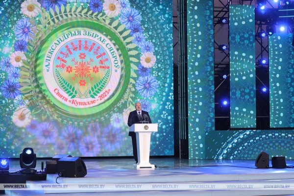 Лукашэнка: фестываль у Александрыi ўвасабляе спрадвечную спадчыну Беларусi Лукашэнка: фестываль у Александрыi ўвасабляе спрадвечную спадчыну Беларусi
