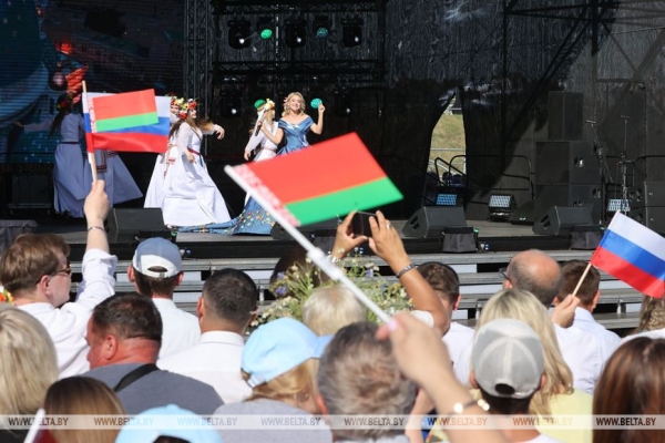 ФОТОРЕПОРТАЖ: Праздник "Купалье" ("Александрия собирает друзей") прошел в Шкловском районе ФОТОРЕПОРТАЖ: Праздник "Купалье" ("Александрия собирает друзей") прошел в Шкловском районе