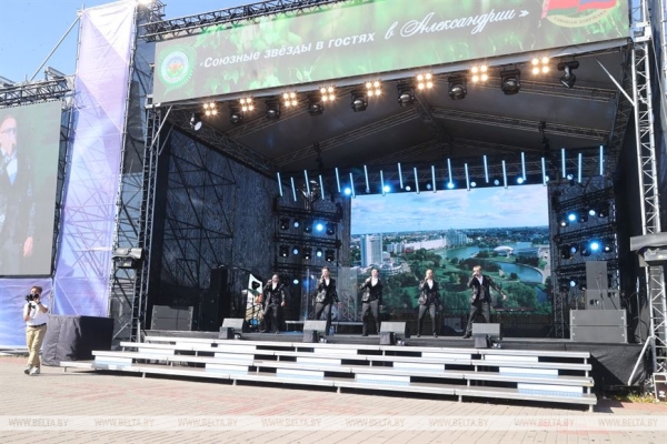 ФОТОРЕПОРТАЖ: Праздник "Купалье" ("Александрия собирает друзей") прошел в Шкловском районе ФОТОРЕПОРТАЖ: Праздник "Купалье" ("Александрия собирает друзей") прошел в Шкловском районе