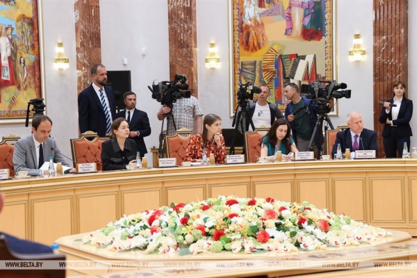 Лукашенко: переход к многополярности уже не остановить ни мирным, ни военным образом Лукашенко: переход к многополярности уже не остановить ни мирным, ни военным образом