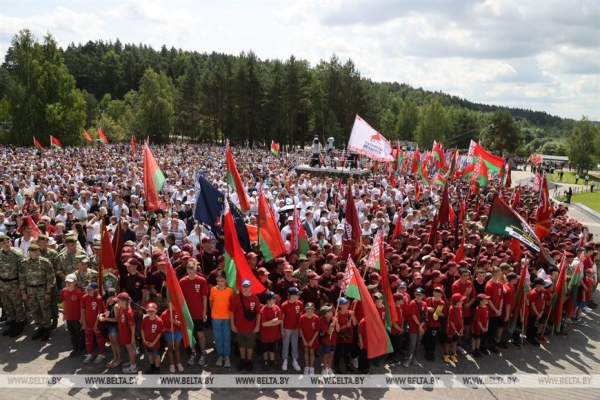 "Высота Владимирова - наша нравственная высота". Сергеенко на открытии мемориала в Могилевском районе