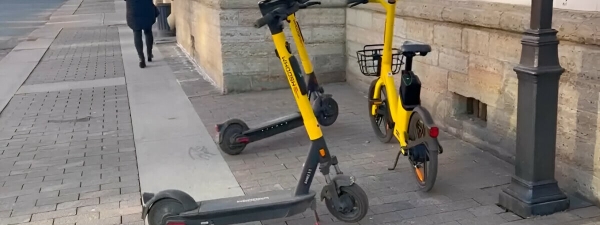 Мэрия Минска запретила зимой прокат электросамокатов и велосипедов. Но есть нюанс                                 
            Мэрия Минска запретила зимой прокат электросамокатов и велосипедов. Но есть нюанс