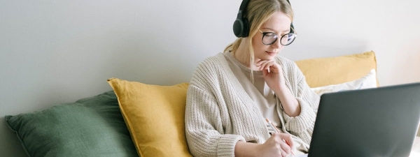 
            Уроженец Гомеля блогер Mellstroy приехал в Москву; ранее РФ объявила его в розыск за уклонение от призыва                                