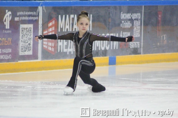 Родители заранее записывают в секцию, а дети становятся на коньки в 3,5 года — как в Гродно развивается фигурное катание                                 
            Родители заранее записывают в секцию, а дети становятся на коньки в 3,5 года — как в Гродно развивается фигурное катание
