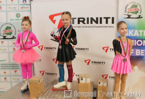 Родители заранее записывают в секцию, а дети становятся на коньки в 3,5 года — как в Гродно развивается фигурное катание                                 
            Родители заранее записывают в секцию, а дети становятся на коньки в 3,5 года — как в Гродно развивается фигурное катание