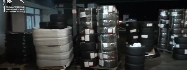 Польский перевозчик хотел незаконно провезти через Беларусь запчасти к гоночным автомобилям — Видео
Польский перевозчик хотел незаконно провезти через Беларусь запчасти к гоночным автомобилям — Видео