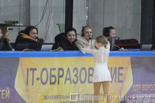 Родители заранее записывают в секцию, а дети становятся на коньки в 3,5 года — как в Гродно развивается фигурное катание                                 
            Родители заранее записывают в секцию, а дети становятся на коньки в 3,5 года — как в Гродно развивается фигурное катание