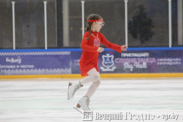Родители заранее записывают в секцию, а дети становятся на коньки в 3,5 года — как в Гродно развивается фигурное катание                                 
            Родители заранее записывают в секцию, а дети становятся на коньки в 3,5 года — как в Гродно развивается фигурное катание