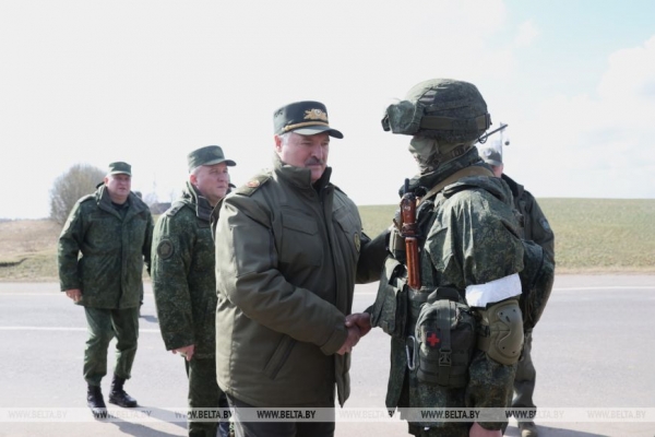 Проверка боеготовности, космическая держава и приоритет приоритетов. Главное из недели Президента