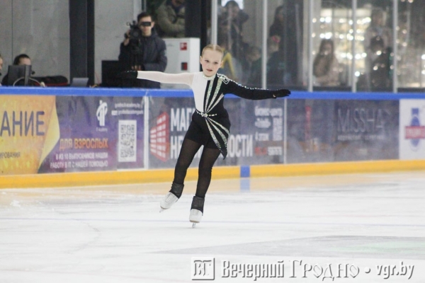 Родители заранее записывают в секцию, а дети становятся на коньки в 3,5 года — как в Гродно развивается фигурное катание                                 
            Родители заранее записывают в секцию, а дети становятся на коньки в 3,5 года — как в Гродно развивается фигурное катание