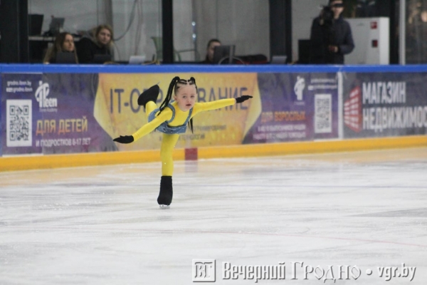 Родители заранее записывают в секцию, а дети становятся на коньки в 3,5 года — как в Гродно развивается фигурное катание                                 
            Родители заранее записывают в секцию, а дети становятся на коньки в 3,5 года — как в Гродно развивается фигурное катание