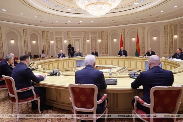 Проверка боеготовности, космическая держава и приоритет приоритетов. Главное из недели Президента