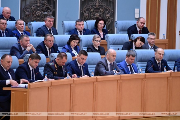 Встряска аграриев, подготовка к ВНС и яблоневый сад на малой родине. Подробности недели Президента