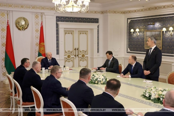 Бессонная ночь, послание потомкам и кадровый день. Итоги Недели Президента