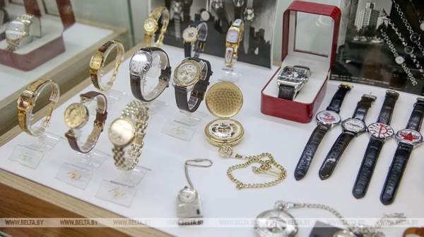 "Потерять его - значит потерять мозги нации". Как Лукашенко сохранил производство часов и вернул "Луч" на рынок