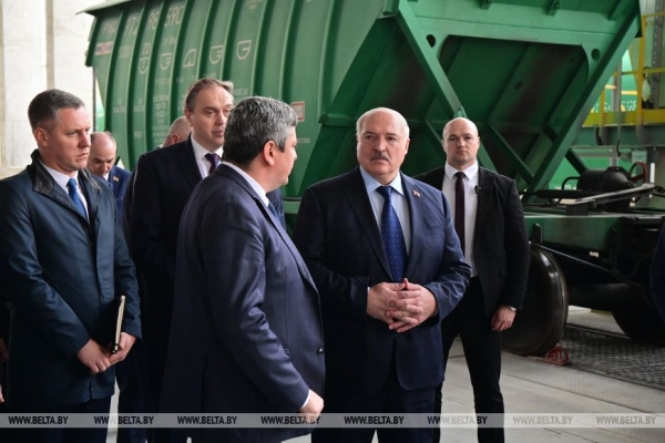 Бессонная ночь, послание потомкам и кадровый день. Итоги Недели Президента