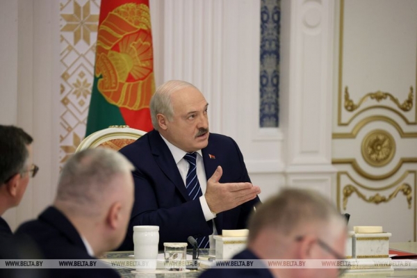 Бессонная ночь, послание потомкам и кадровый день. Итоги Недели Президента