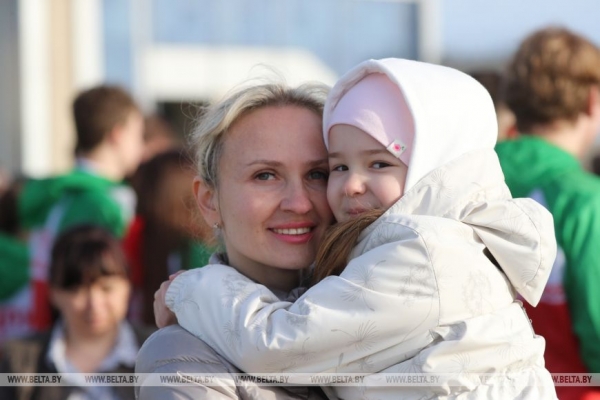 "Марина - большая молодец!". Первая белорусская космонавтка прилетела домой "Марина - большая молодец!". Первая белорусская космонавтка прилетела домой