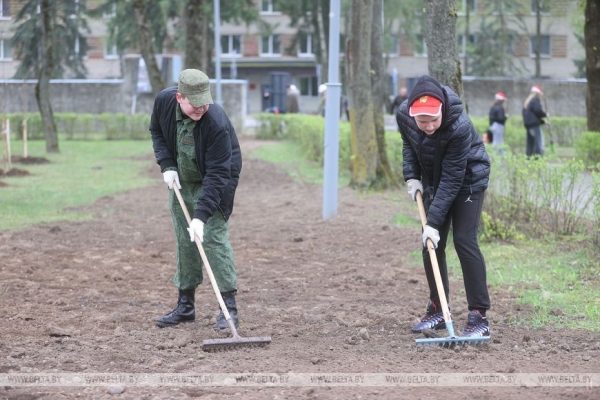 ФОТОРЕПОРТАЖ: Республиканский субботник прошел в Беларуси
