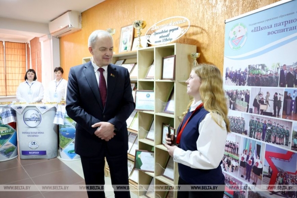 "Главная гордость - люди труда". Сергеенко поздравил лауреатов конкурса "Человек года" Браславского района "Главная гордость - люди труда". Сергеенко поздравил лауреатов конкурса "Человек года" Браславского района