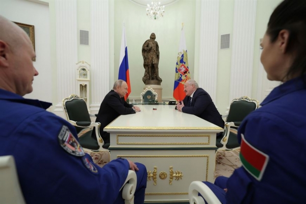 "Это и есть наше единство". Лукашенко и Путин встретились в Кремле с Василевской и Новицким "Это и есть наше единство". Лукашенко и Путин встретились в Кремле с Василевской и Новицким