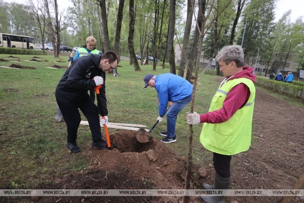 ФОТОРЕПОРТАЖ: Республиканский субботник прошел в Беларуси