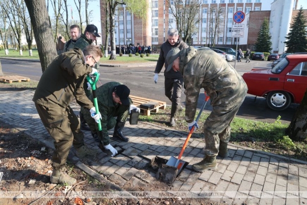 ФОТОРЕПОРТАЖ: Республиканский субботник прошел в Беларуси