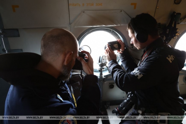 Эти кадры войдут в историю суверенной Беларуси. Лучшие фото БЕЛТА с места приземления Василевской Эти кадры войдут в историю суверенной Беларуси. Лучшие фото БЕЛТА с места приземления Василевской