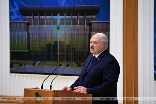 Встряска аграриев, подготовка к ВНС и яблоневый сад на малой родине. Подробности недели Президента