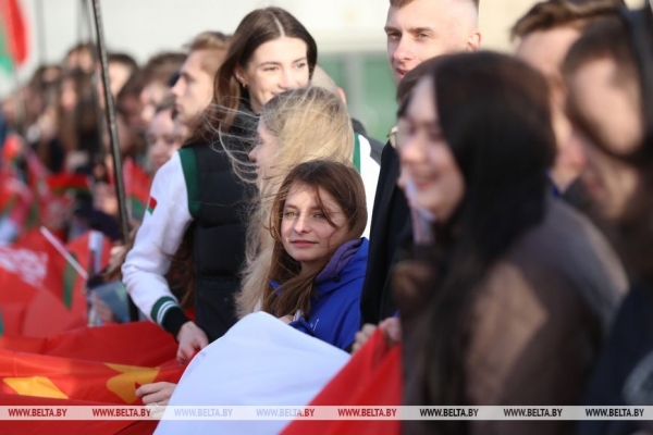 "Марина - большая молодец!". Первая белорусская космонавтка прилетела домой "Марина - большая молодец!". Первая белорусская космонавтка прилетела домой