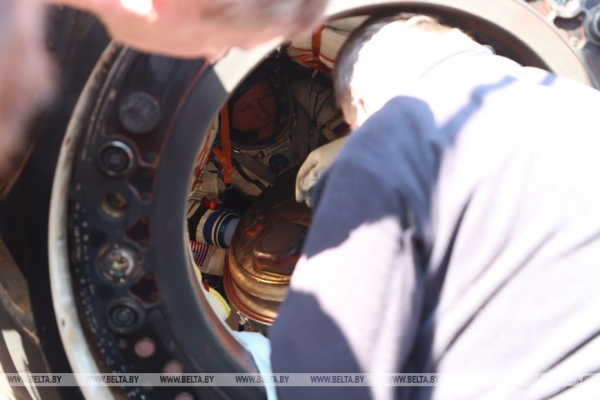 Эти кадры войдут в историю суверенной Беларуси. Лучшие фото БЕЛТА с места приземления Василевской Эти кадры войдут в историю суверенной Беларуси. Лучшие фото БЕЛТА с места приземления Василевской