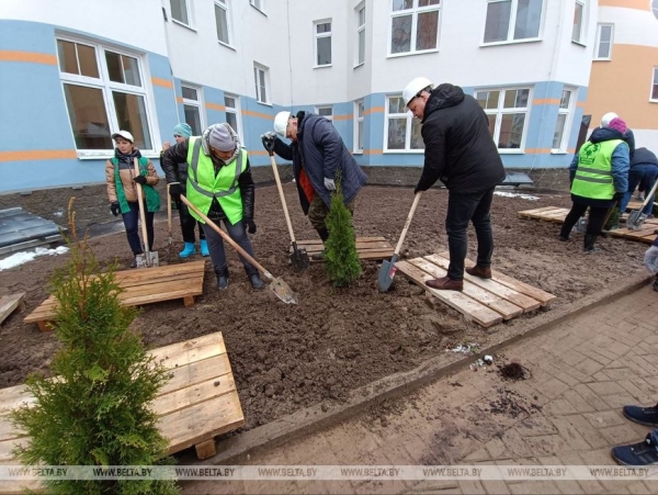 ФОТОРЕПОРТАЖ: Республиканский субботник прошел в Беларуси