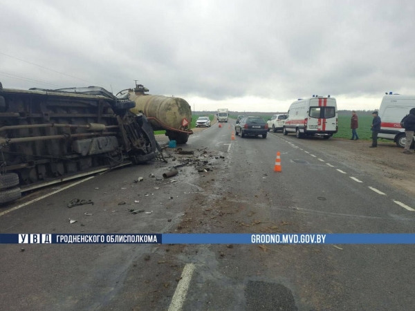 В Мостовском районе маршрутка с пассажирами врезалась в трактор — есть пострадавшие
В Мостовском районе маршрутка с пассажирами врезалась в трактор — есть пострадавшие