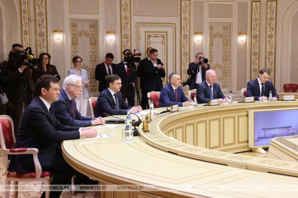 Бессонная ночь, послание потомкам и кадровый день. Итоги Недели Президента