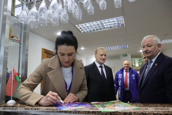 "Марина - большая молодец!". Первая белорусская космонавтка прилетела домой "Марина - большая молодец!". Первая белорусская космонавтка прилетела домой