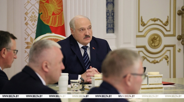 Бессонная ночь, послание потомкам и кадровый день. Итоги Недели Президента