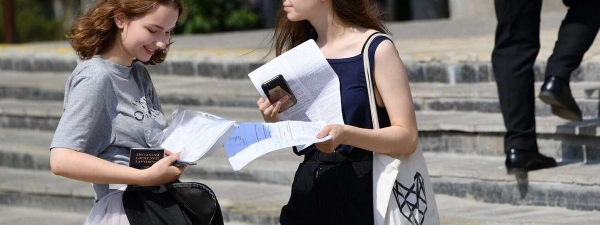 В Мингорисполкоме рассказали, можно ли школьникам самим добраться до пункта проведения ЦЭ. А уехать?                                 
            В Мингорисполкоме рассказали, можно ли школьникам самим добраться до пункта проведения ЦЭ. А уехать?