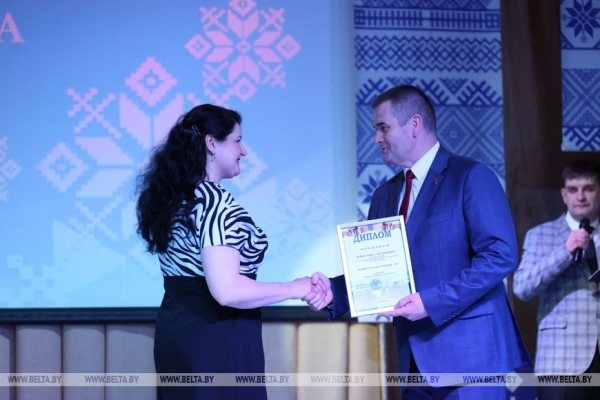 "Главная гордость - люди труда". Сергеенко поздравил лауреатов конкурса "Человек года" Браславского района "Главная гордость - люди труда". Сергеенко поздравил лауреатов конкурса "Человек года" Браславского района