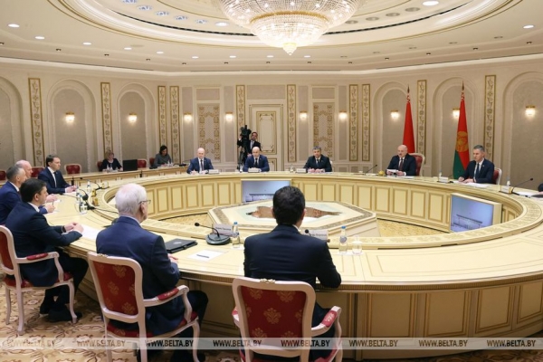 Бессонная ночь, послание потомкам и кадровый день. Итоги Недели Президента